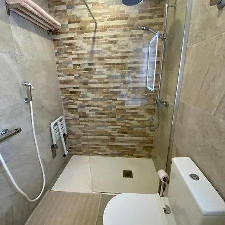 Modern In Altos Τορεβιέχα