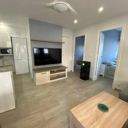 Modern In Altos Τορεβιέχα