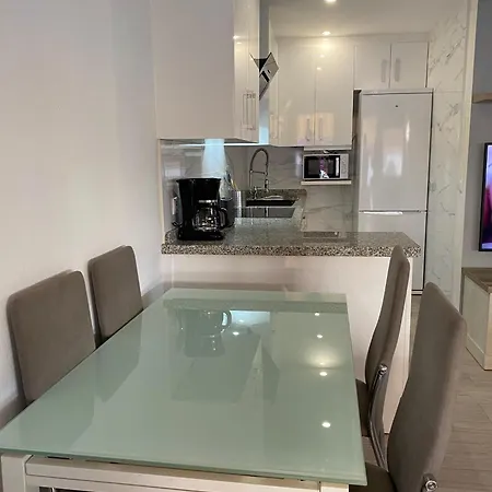 Modern In Altos Τορεβιέχα